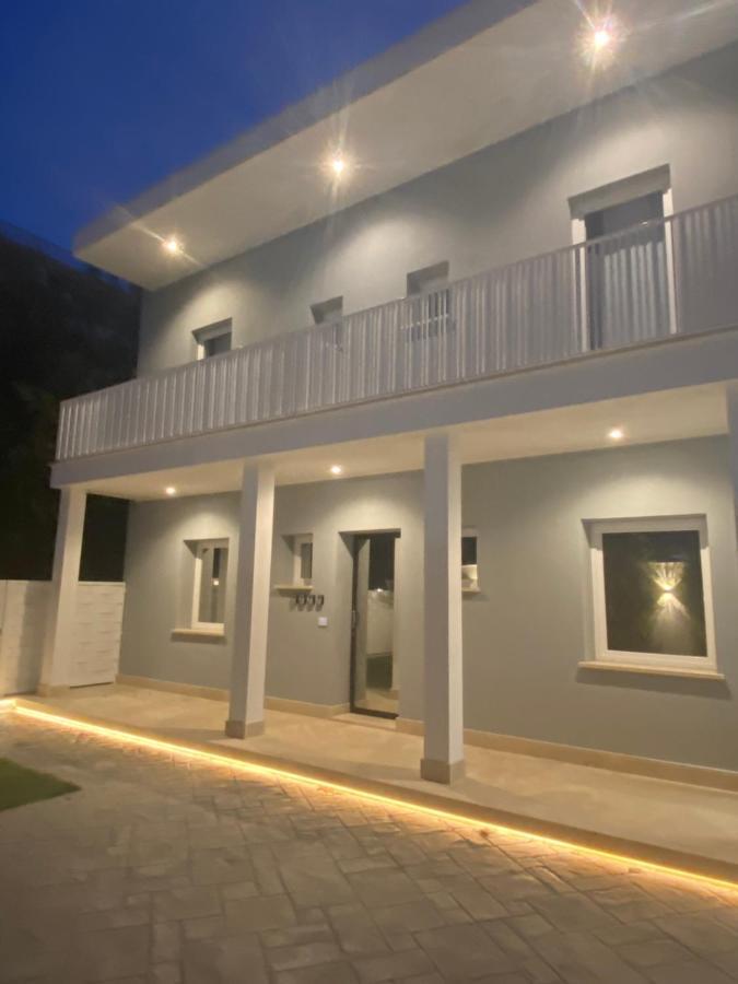 Grey House Guest House Luxury Latina Bagian luar foto
