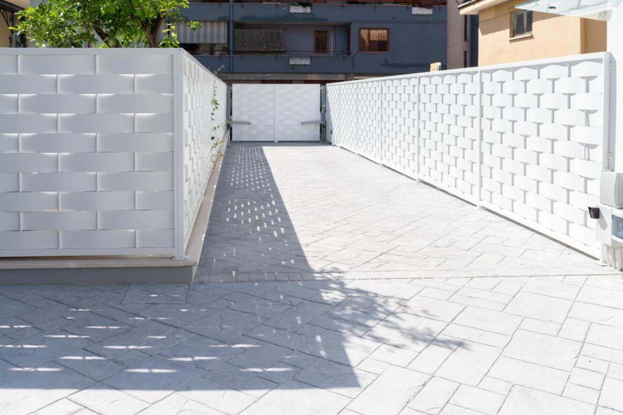 Grey House Guest House Luxury Latina Bagian luar foto